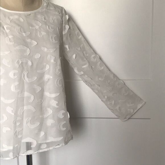 Savida UK Grace Long Sleeve Key hole textured semi -sheer Blouse Off White M - Picture 4 of 9